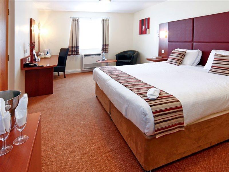 Mercure Swindon East Hotel And Spa Eksteriør bilde